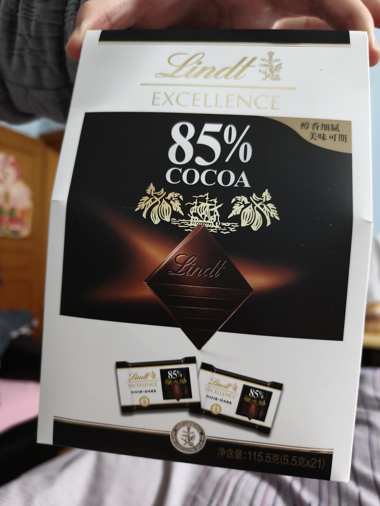 刚刚买了这个巧克力🍫
口感还是有点苦涩的[苦瓜]
最主要价格还不便宜～
[我想