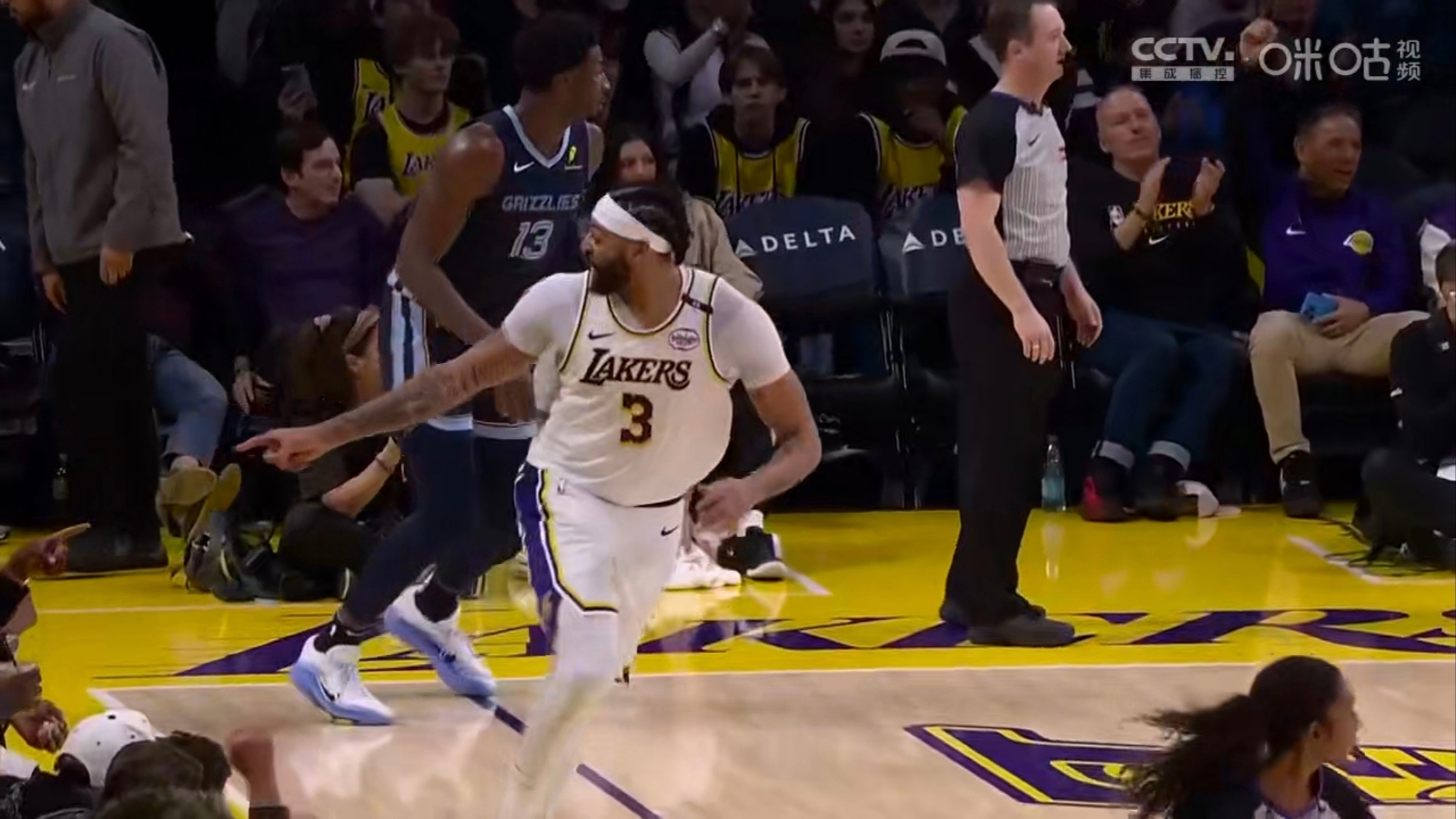 浓眉回来后连得7分[doge]  安东尼戴维斯[超话]  