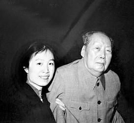 1976年，毛主席病逝的前一天，轻轻地对贴身护士孟锦云说了八个字，护士瞬间湿润了