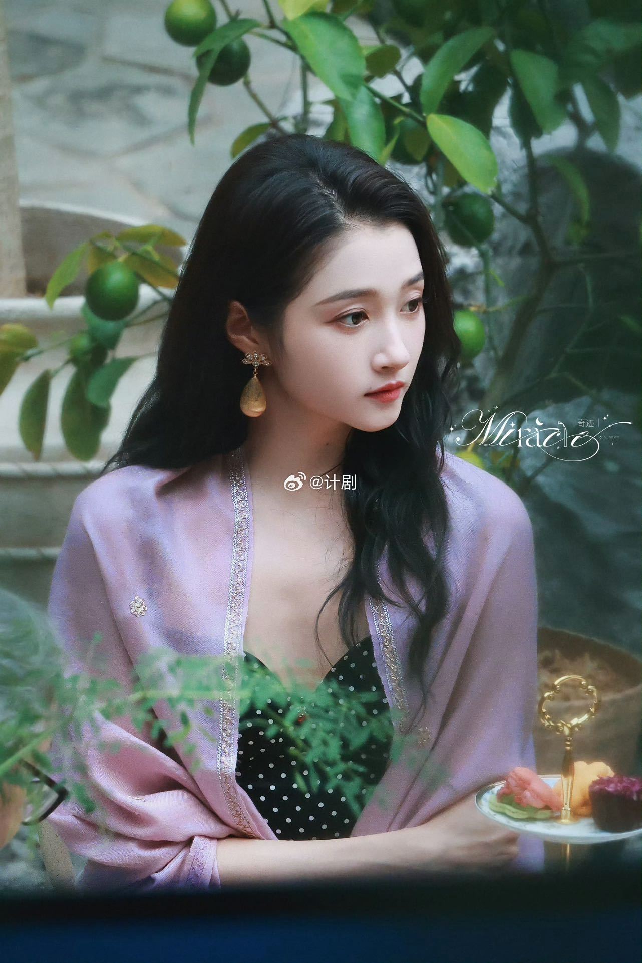关晓彤孟露莎 豪门小说女主脸标准答案 关晓彤往那一站就是千金大小姐本人，孟露莎这