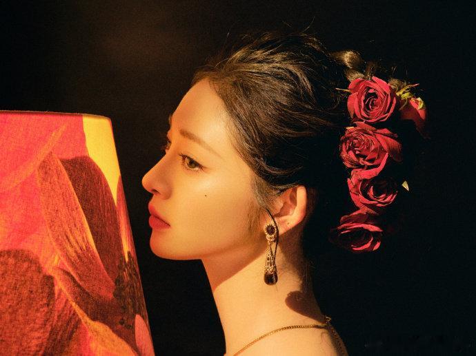 这舞台老自一个老己一个吾一个我一个 少年意气风发，爱豆气场全开，这波高质量舞台直