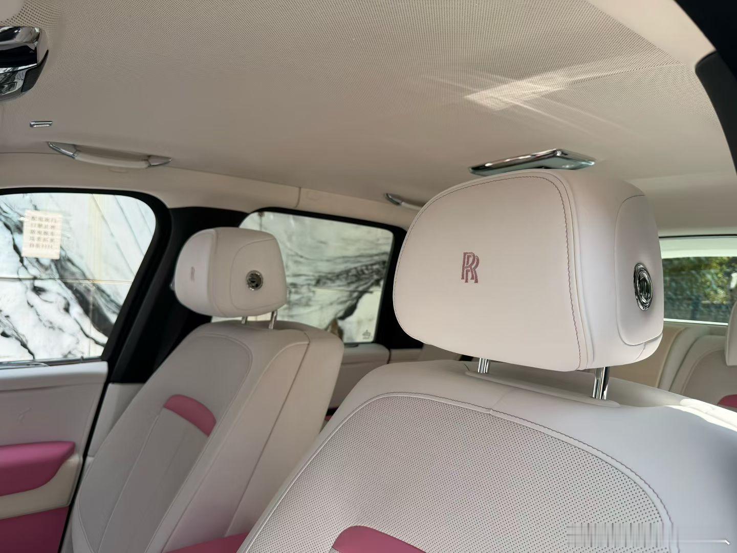 加冕人生新境，从容始于每一次出发。23年库里南四座，极地白外配粉内双拼，1.3万