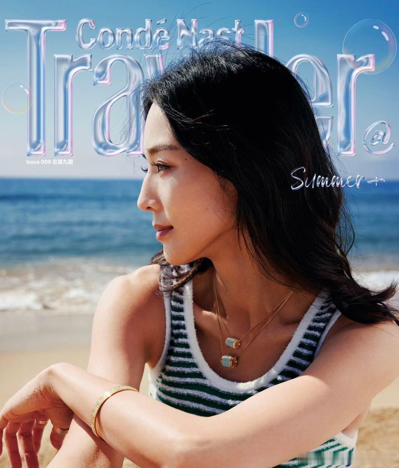 张钧甯和黎族织娘牵手戏里她是《天涯织女》的黄道婆，戏外她握住黎族织娘的手，这跨越
