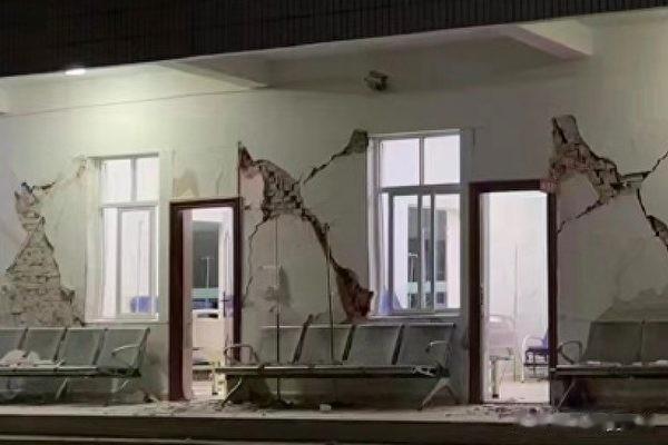 深夜连发两次地震，不知道伤亡情况是否严重

5月2日深夜，云南保山市连发两次地震