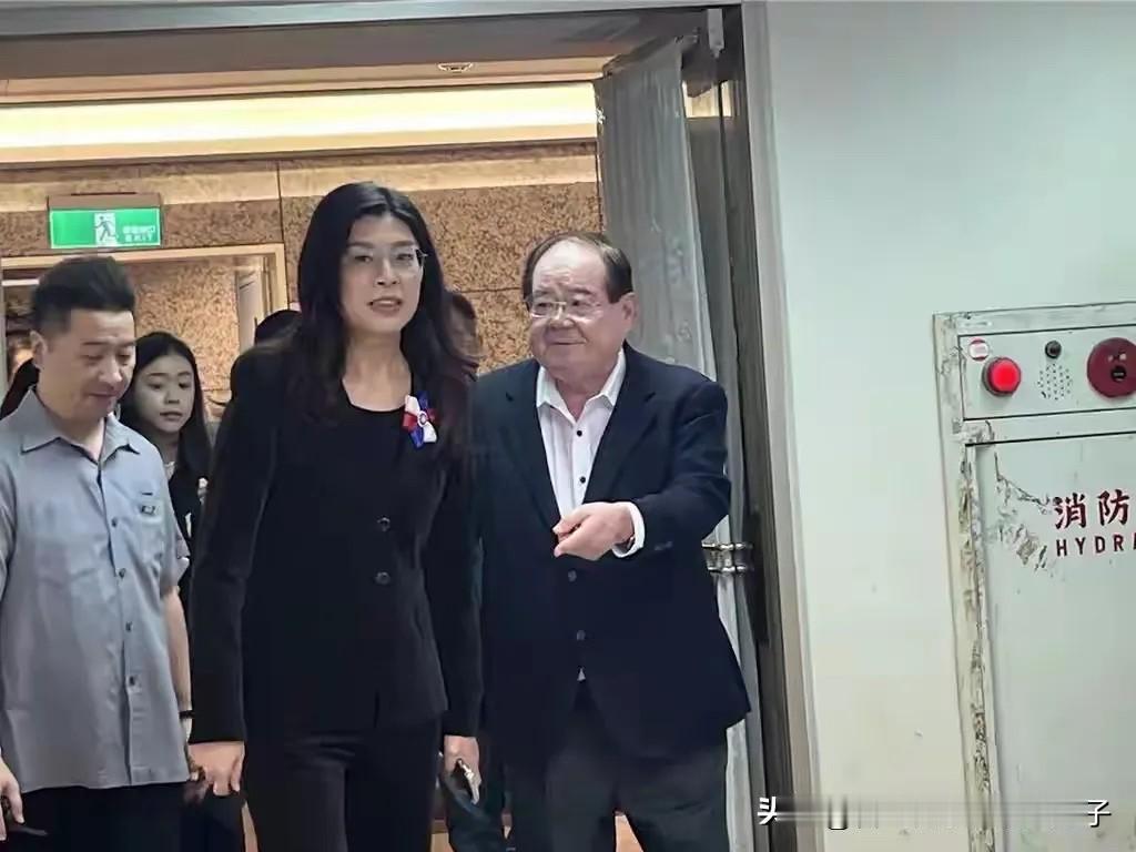理念共鸣触动情怀郑丽文在就职演讲中明确强调 “两岸同属一中”“坚持九二共识”，并