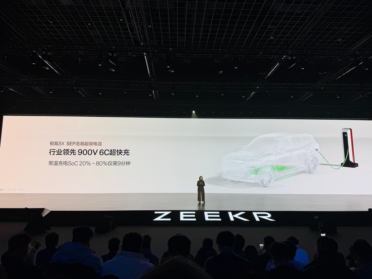 极氪8X成零百2秒俱乐部唯一混动SUV，1400匹，零百2.96秒，0-200k