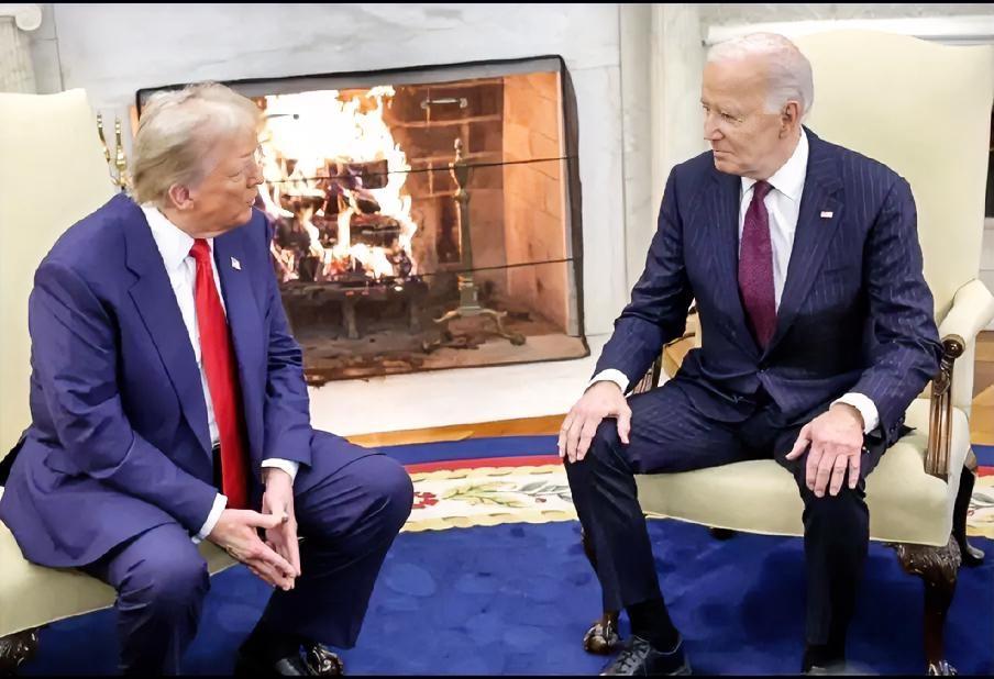 一个装疯，一个卖傻！美国两大老头，把政治玩到极致
 
放眼全球政坛，特朗普与拜登