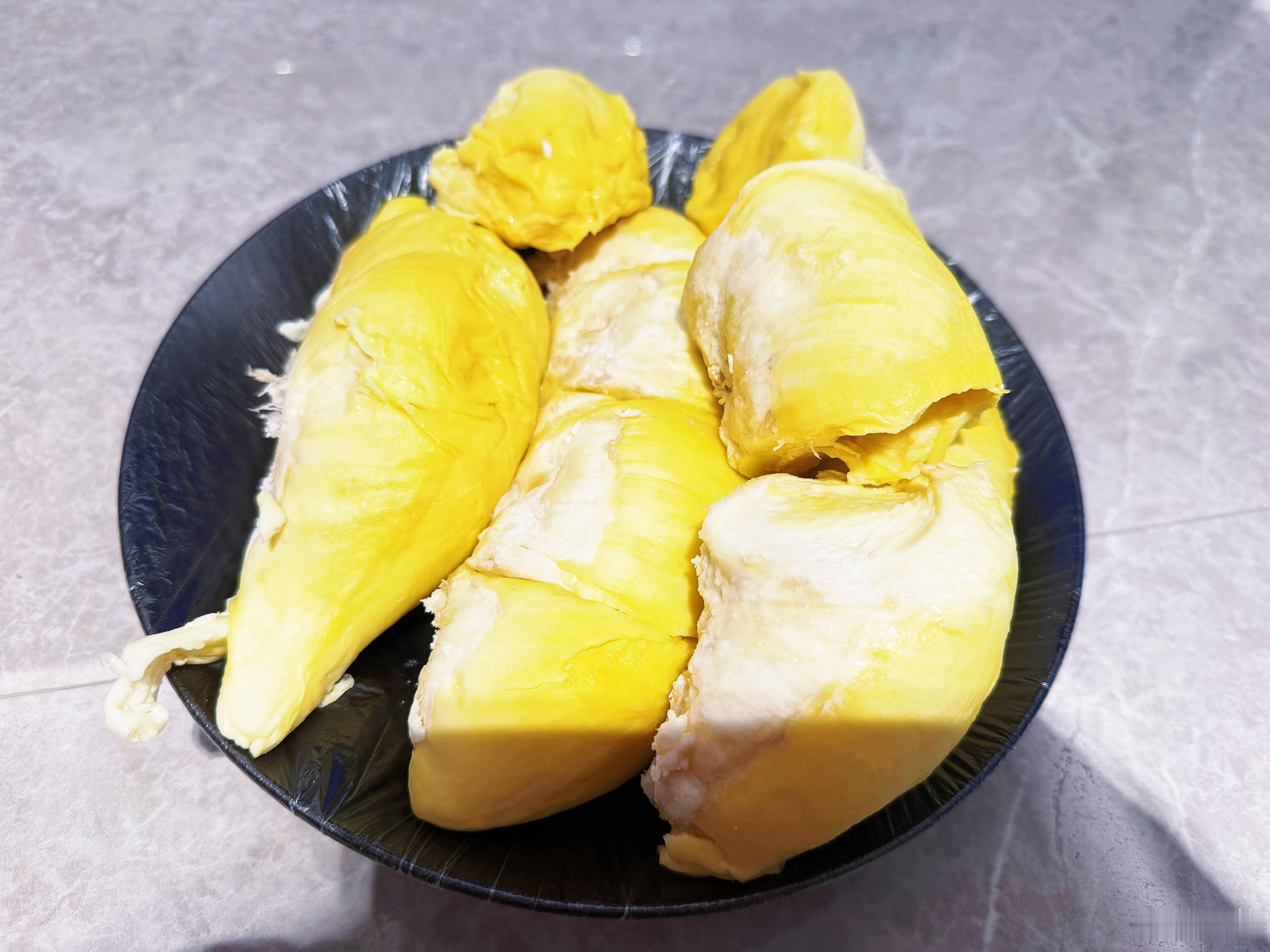 闻到榴莲味，看看监控物业搬一箱榴莲放门口了，还以为送错了，一问管家邻居送的。减脂