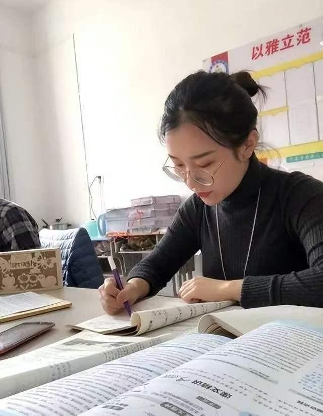 谁能料到这名女教授的境遇反差如此巨大！在广州985任教三年，课堂常年寥寥数人，考