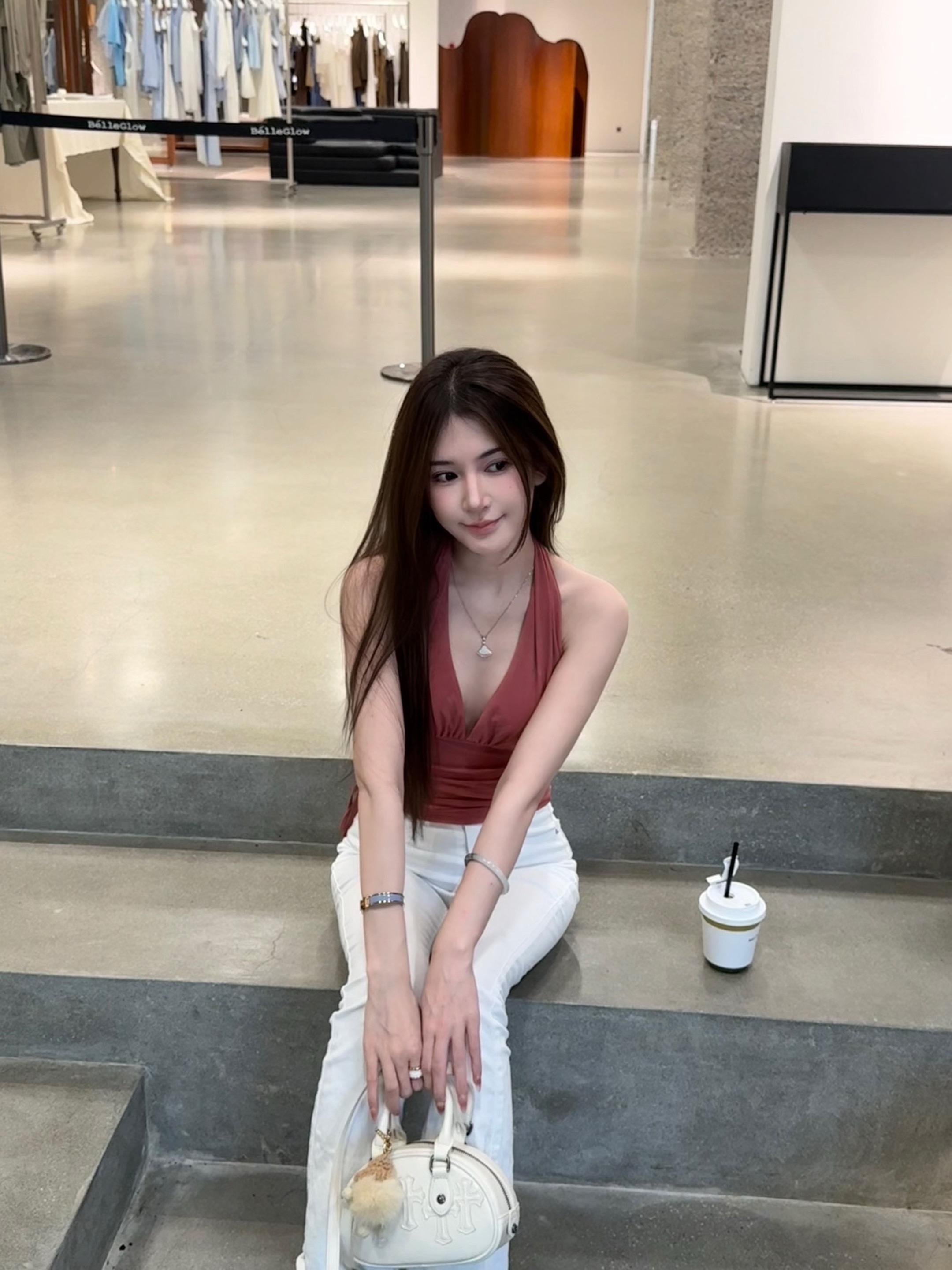 我猜你应该是个model