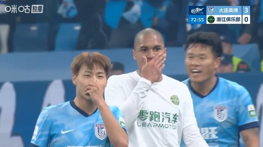 中超奇葩一幕：他俩人要没有互相对~骂~，我吃一个李镇全！！

晚上大连英博和浙江