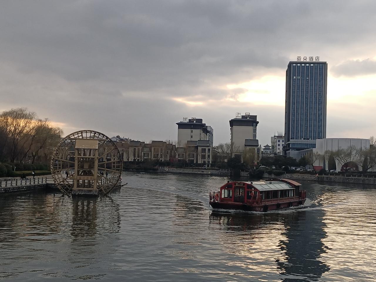 正月初八的晚霞（图片来源：老山兰京杭大运河畔随手拍）