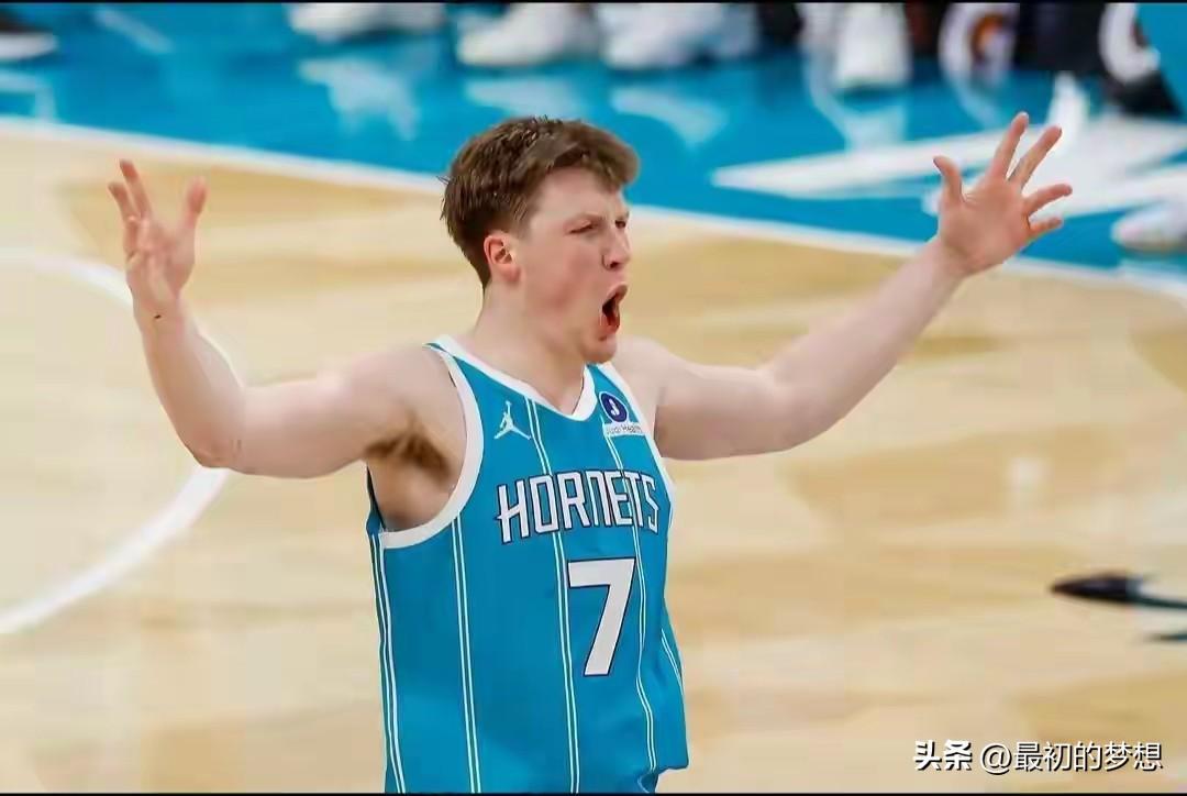 黄蜂彻底崛起！鲍尔30+13，黄蜂136：106大胜热火，这名新秀也不简单！
