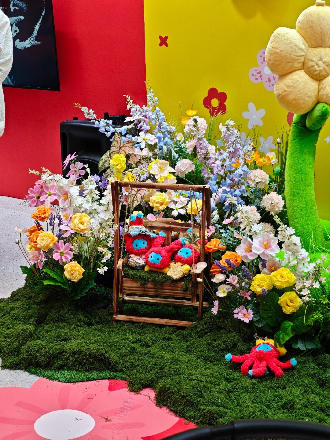 你看到我家孩子了吗？哦莫宝宝在房顶呀～陈楚生南昌应援地目前已上线打卡点吊旗—中庭