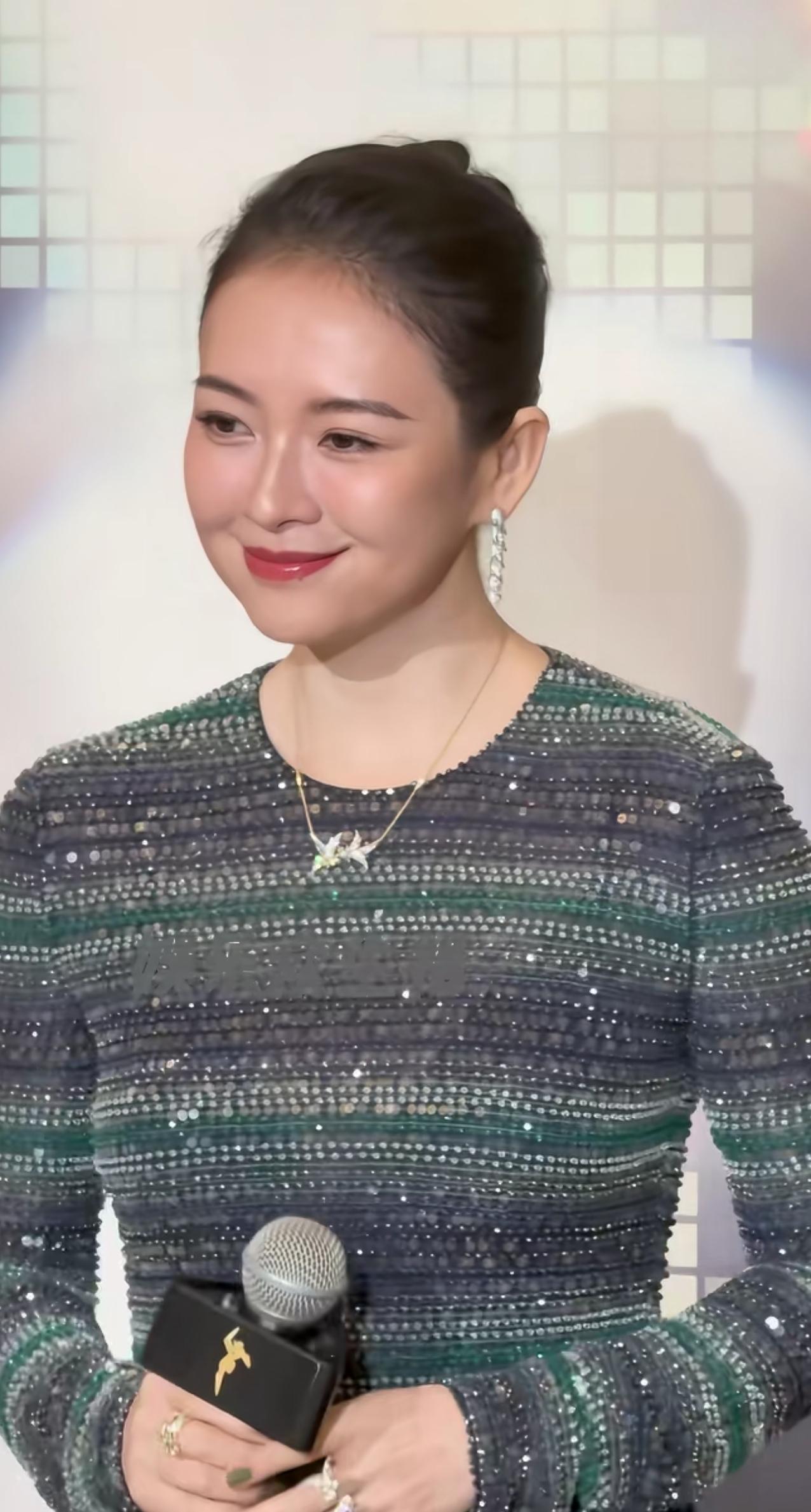 一早醒来，被章子怡的变化搞懵了！

这是章子怡？我还以为是沈傲君，还以为是朱珠，