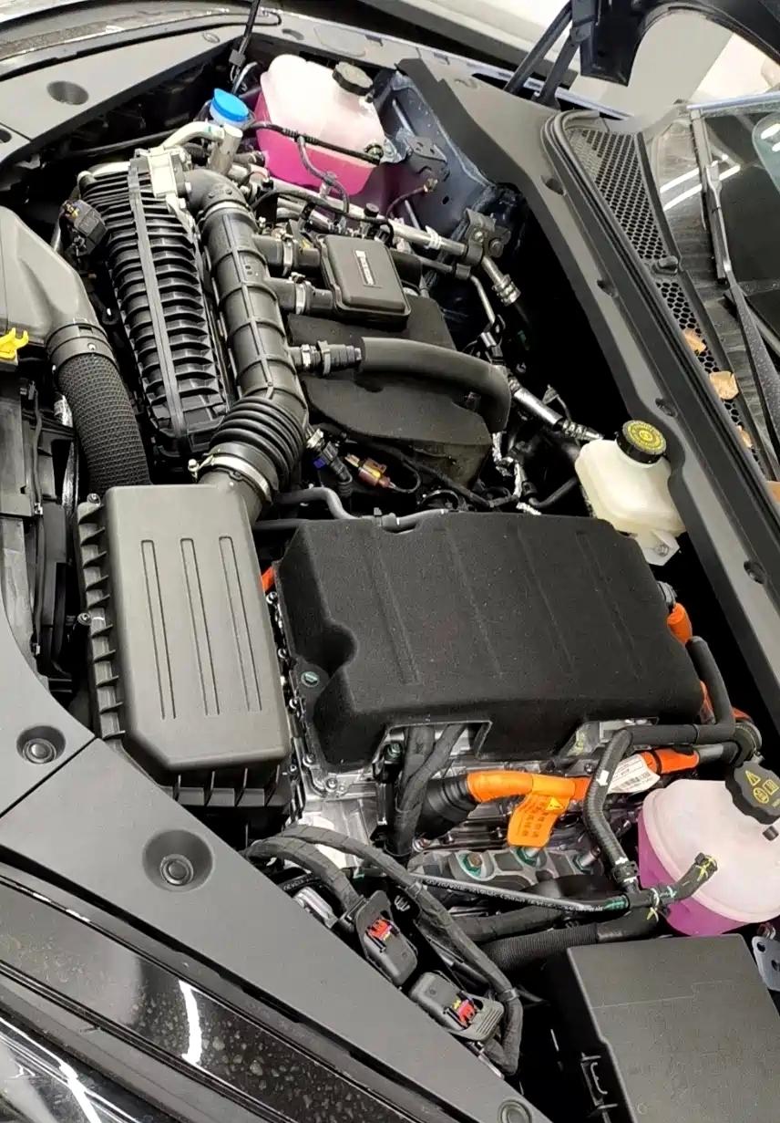 现在混动车保养有一个误区，就是算综合里程。
比如我的汽车是插电混动的，跑了2万公