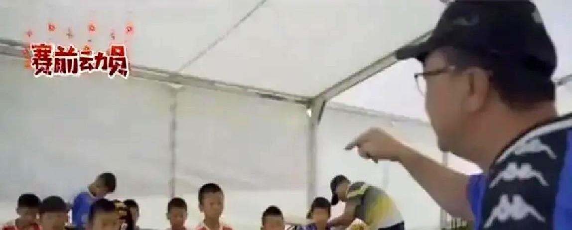 罗马传来捷报，一群12岁的中国孩子，把英超梯队踢懵了。

决赛点球大战，门将陈思