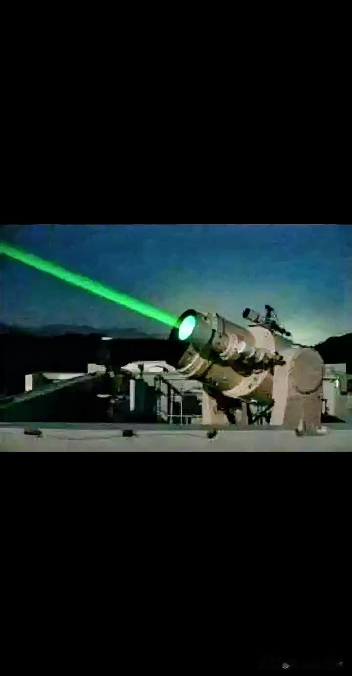 七言律诗·阅兵有感
 
九三阅兵气势雄，天安门前旌旗红。
铁流滚滚惊天地，战鹰翱