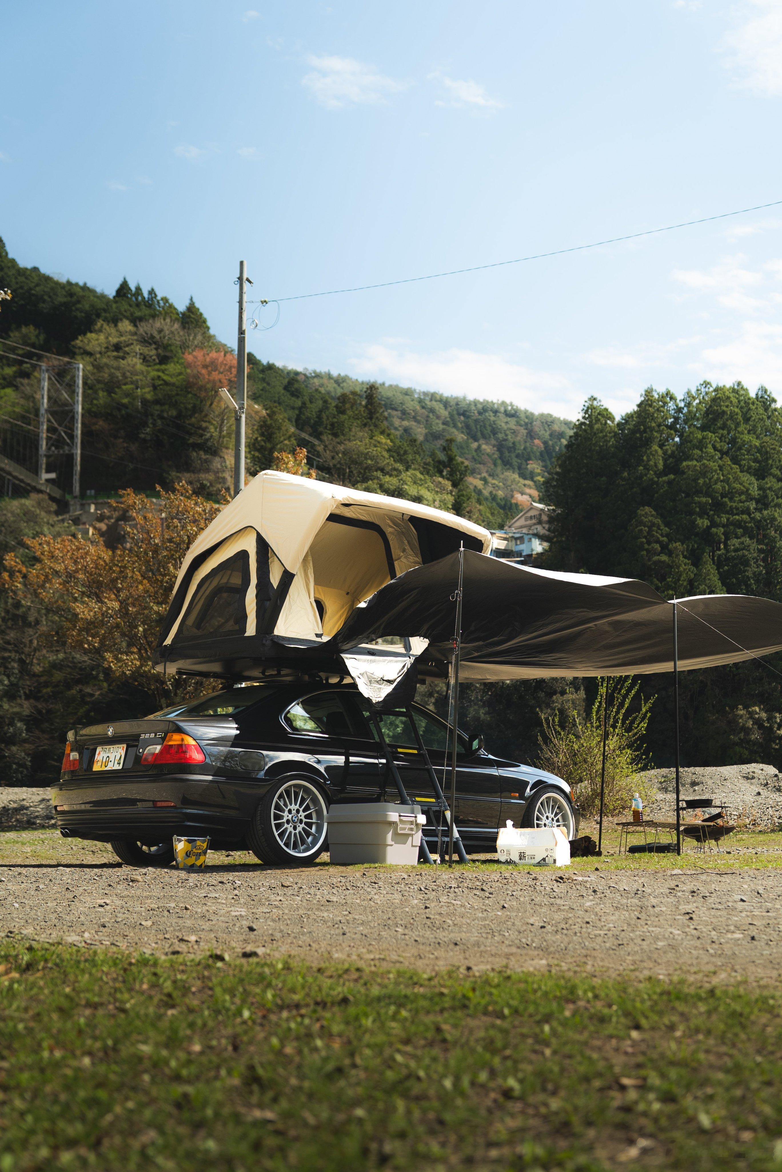 E46 328Ci 带着车顶帐篷去露营。双门不实用？后驱不能越野？清晨在一整片没
