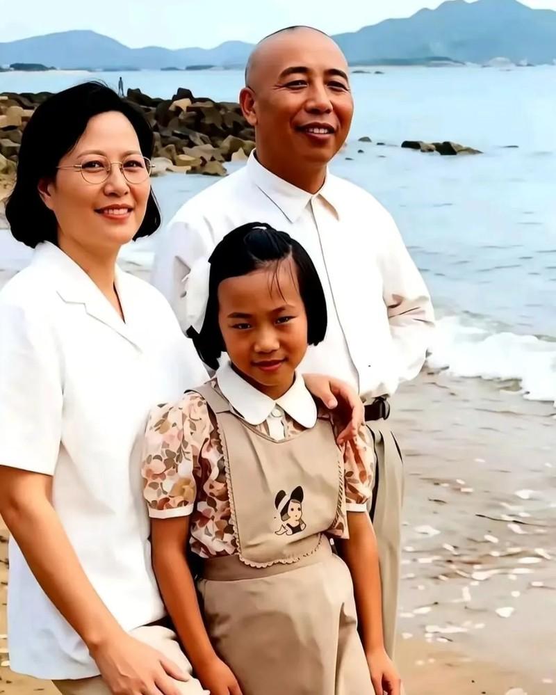 1972年，65岁的开国上将宋时轮娶了32岁的郑晓存，而郑晓存不是别人，正是他亡