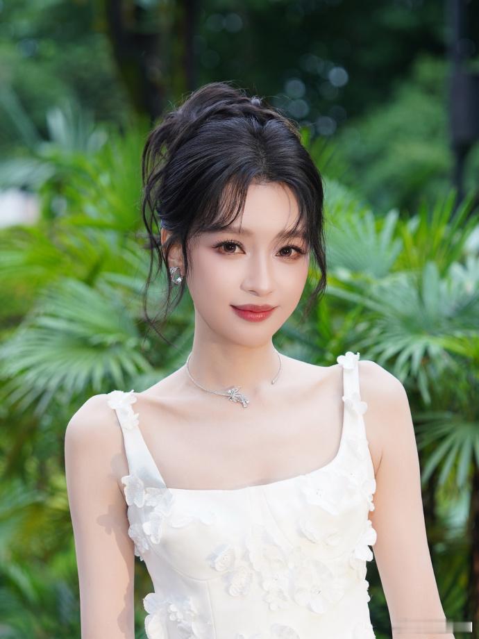 孙怡状态越来越好了孙怡这是真公主 孙怡状态越来越好了，这完全就是真公主来的吧，咱