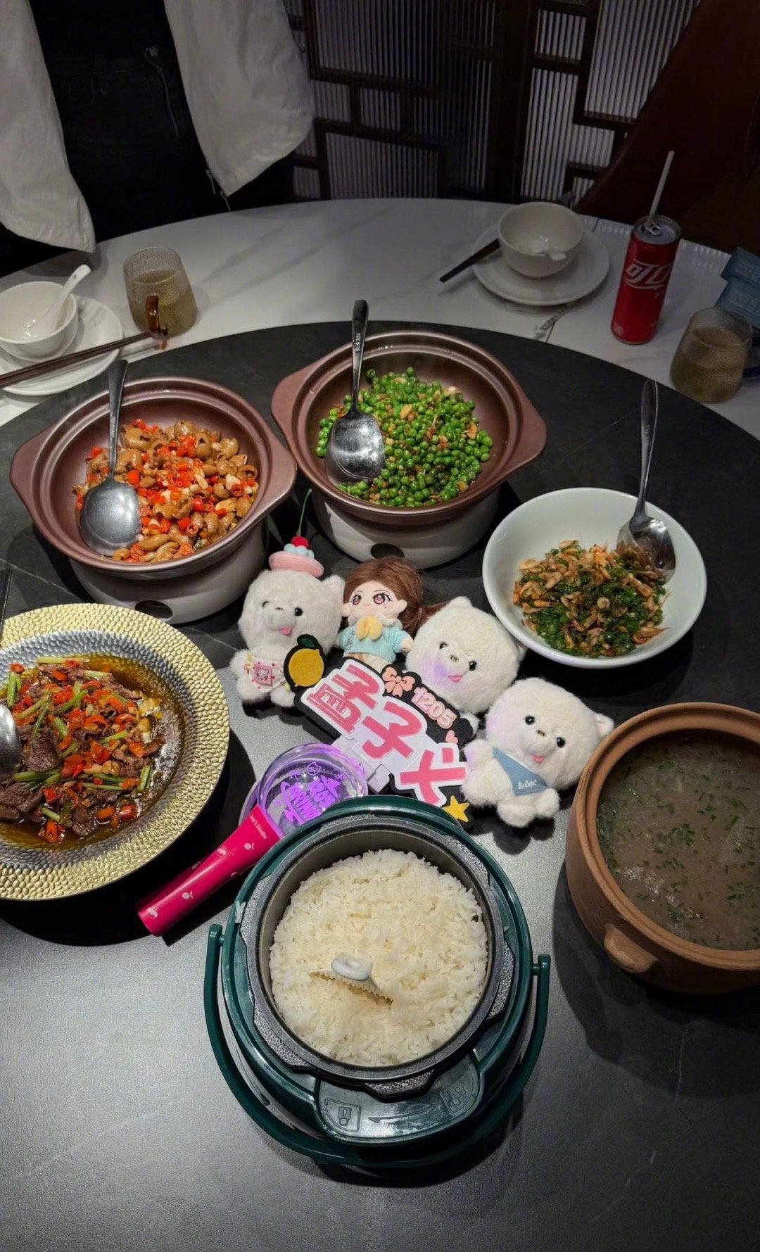 2026年第一顿饭是孟子义请的孟子义跨年夜请粉丝吃饭 孟子义请粉丝吃跨年饭，让2