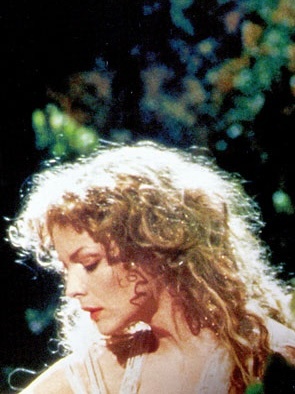1999年，米歇尔·菲佛在《仲夏夜之梦》中扮演的仙后泰坦妮娅。一位司掌仲夏的女神