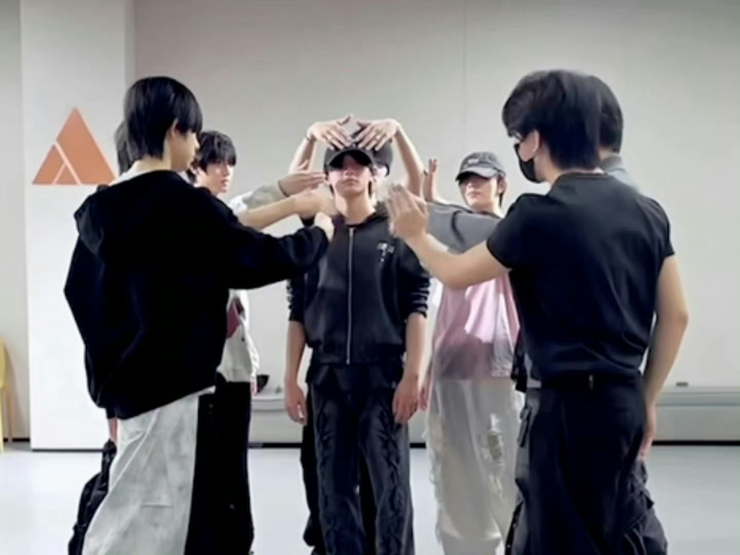 橹穆啊啊啊啊啊~ 心脏受不了啊！两人有点好磕了，有点暧昧了哦不敢想舞台呈现出来的