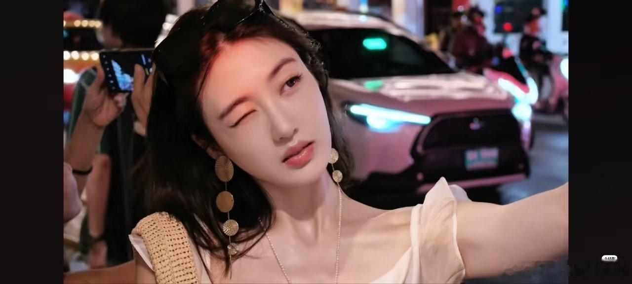 孙乐言在路边随便拍的请问这是哪位明星