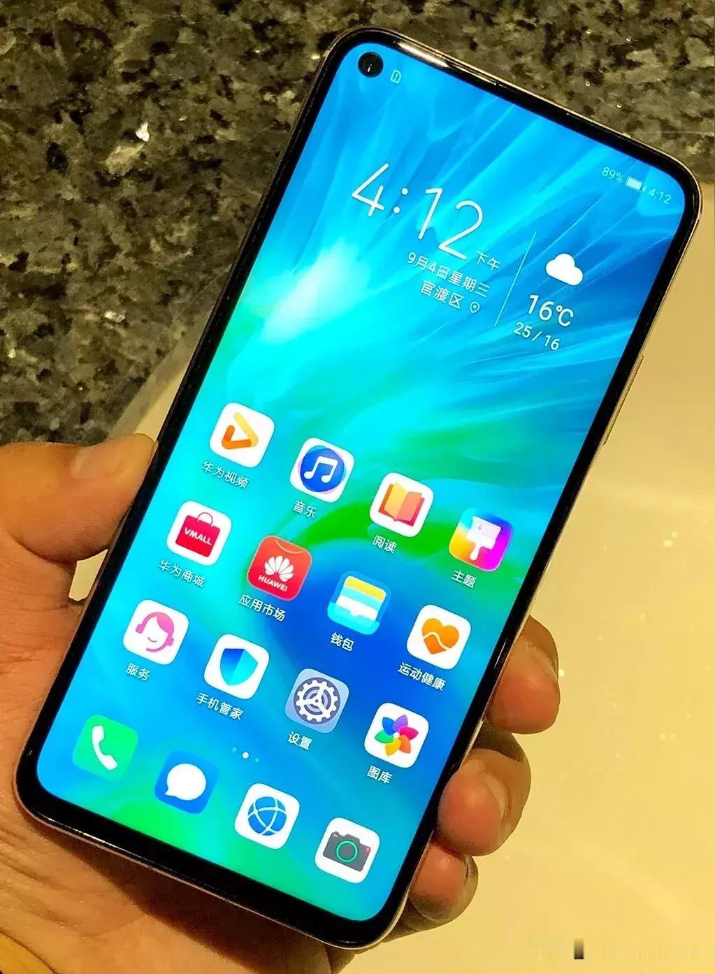 我认为华为

我是中国人，凡事站在中国的立场上，这是自然而然的事情。

至于手机