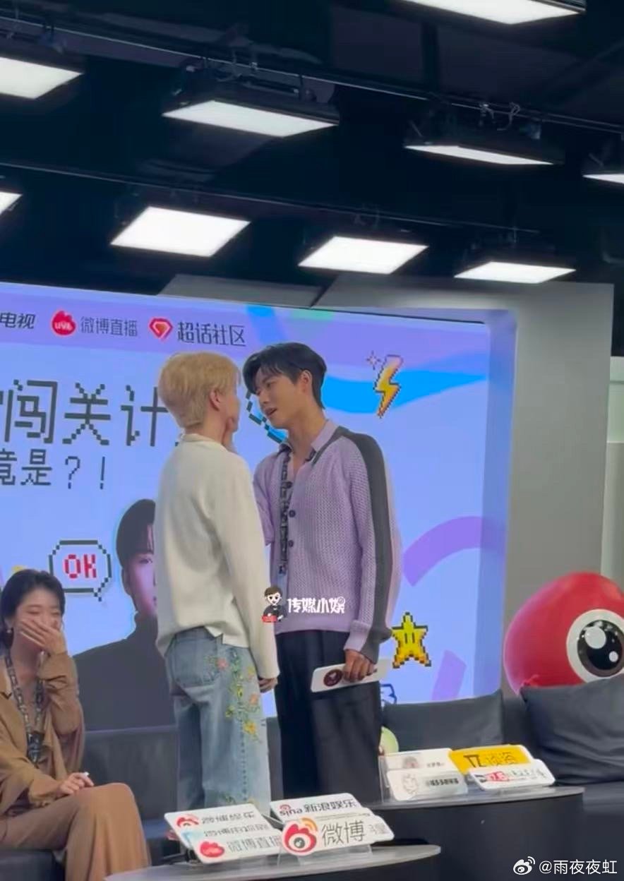 重生之我和代高政演上了双男主 我只是个普通工作人员，被他一把拉上台，心跳直接飙到