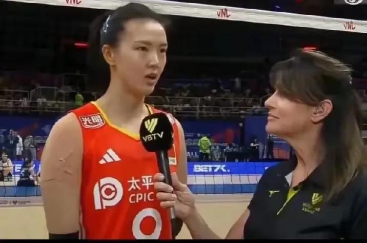 中国女排主攻手排位：
1、第一主攻李盈莹：虽然朱婷名气更大，但目前的中国女排第一