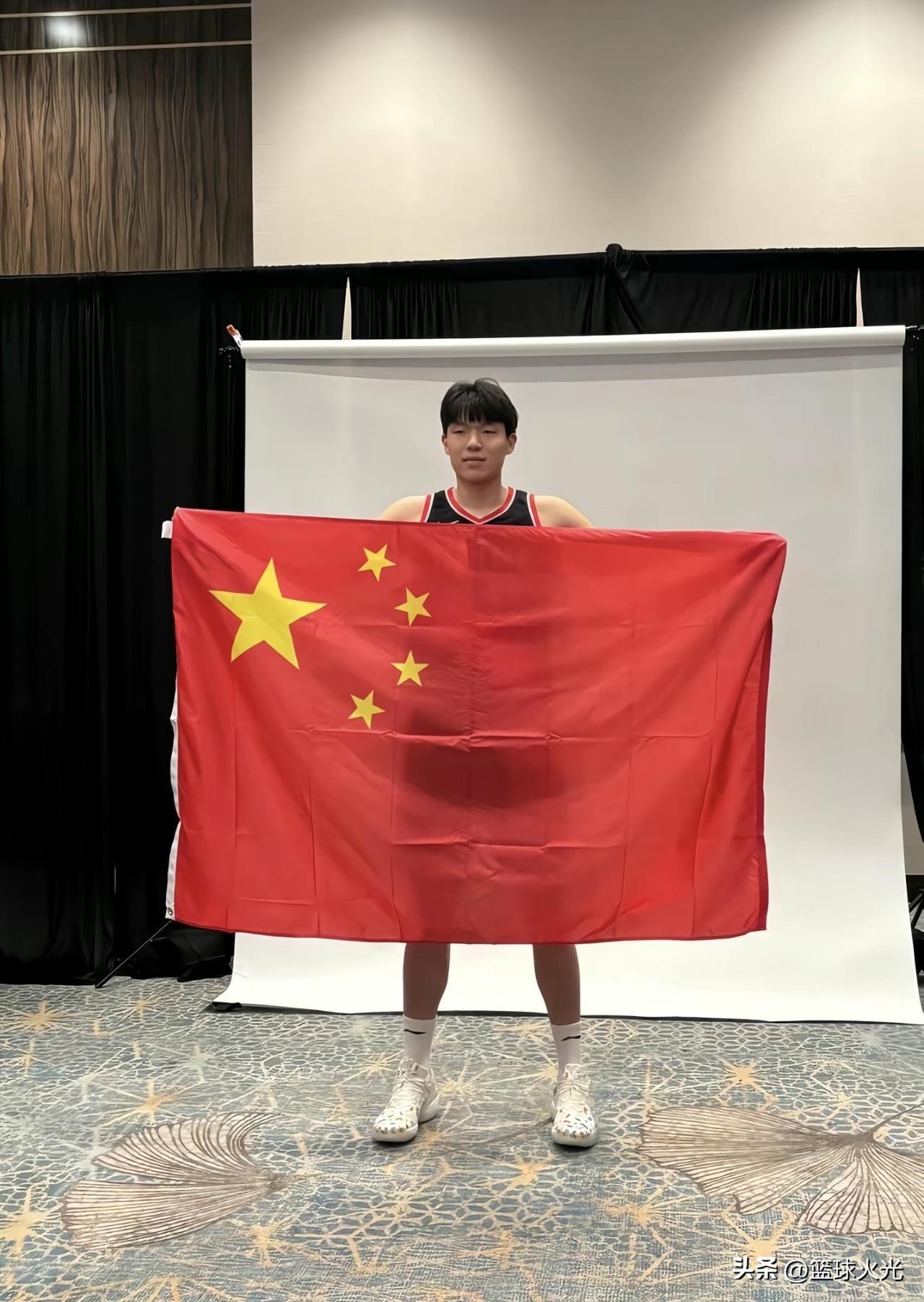 恭喜杨瀚森，首个季后赛来了。
（皆指G联赛）随着南湾湖人137:114大胜苏瀑天