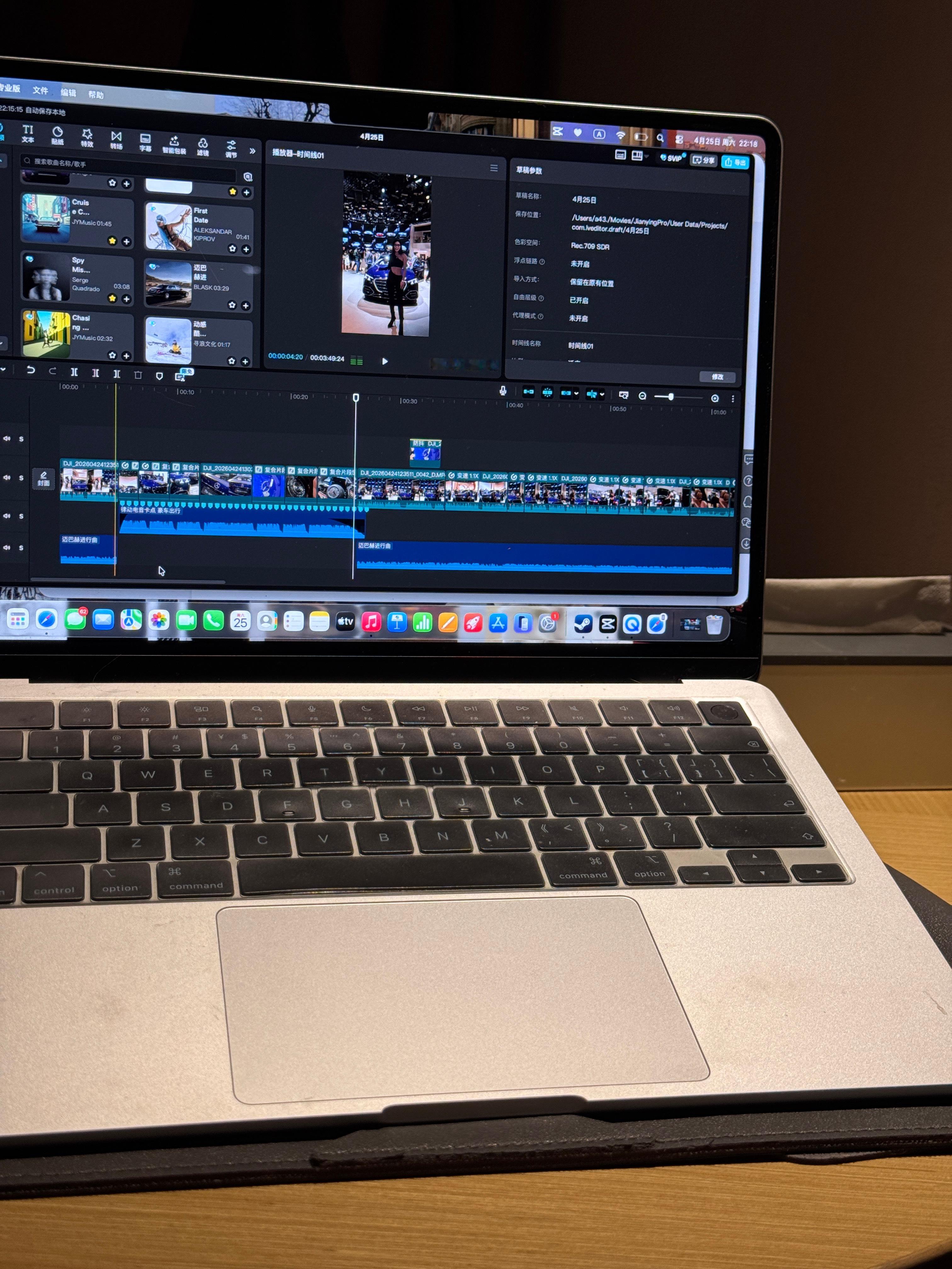 脚磨破了…没事🙂人散架了…没事🙂晚上回酒店剪视频，不想讲话不想动，但是如果能