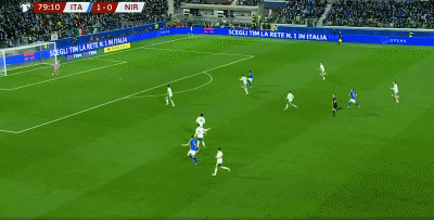 意大利2比0北爱尔兰世预赛欧洲区附加赛半决赛，意大利坐镇主场新百伦竞技场迎战北爱