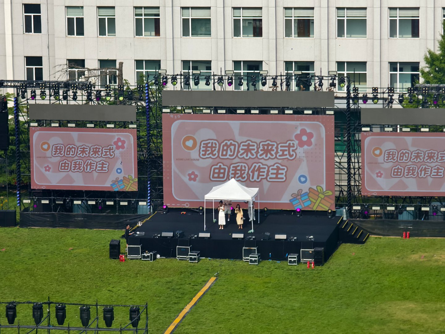 谢谢一票难求的毕业歌会头一次觉得人文楼的视角上分了 北京·中国人民大学
