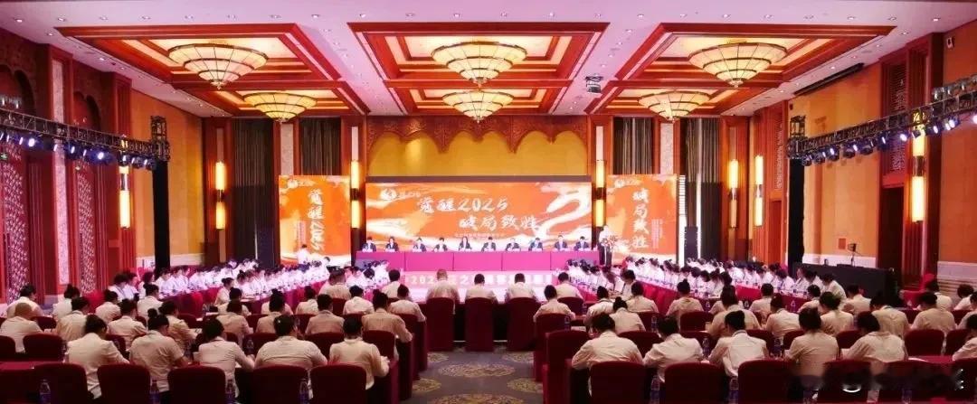 近日，花之吻美容集团2025春季年会在云南西双版纳洲际度假酒店盛举行。集团董事长