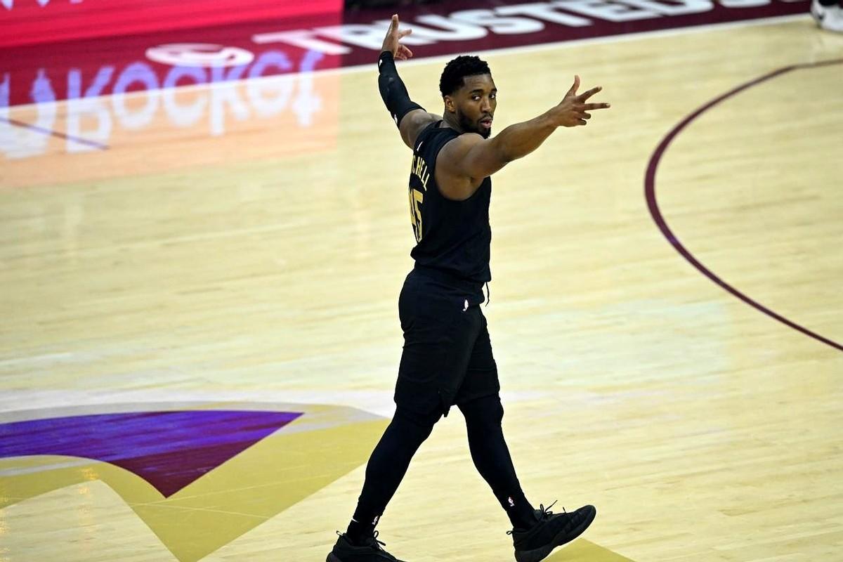 两天前还大胜33分，今天就在主场输10分，骑士队这是在演哪一出？

主帅阿特金森