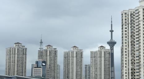 先说说这所学校的来头。它是2026年1月经教育部批准，以黑龙江建筑职业技术学院为