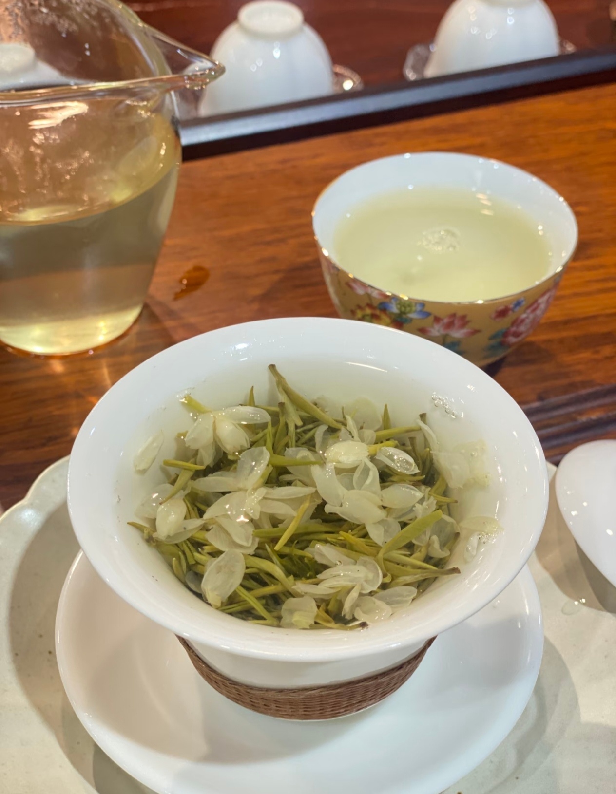 现在比较喜欢喝花茶。绿茶，红茶，白茶，普洱，乌龙茶都没啥感觉。 