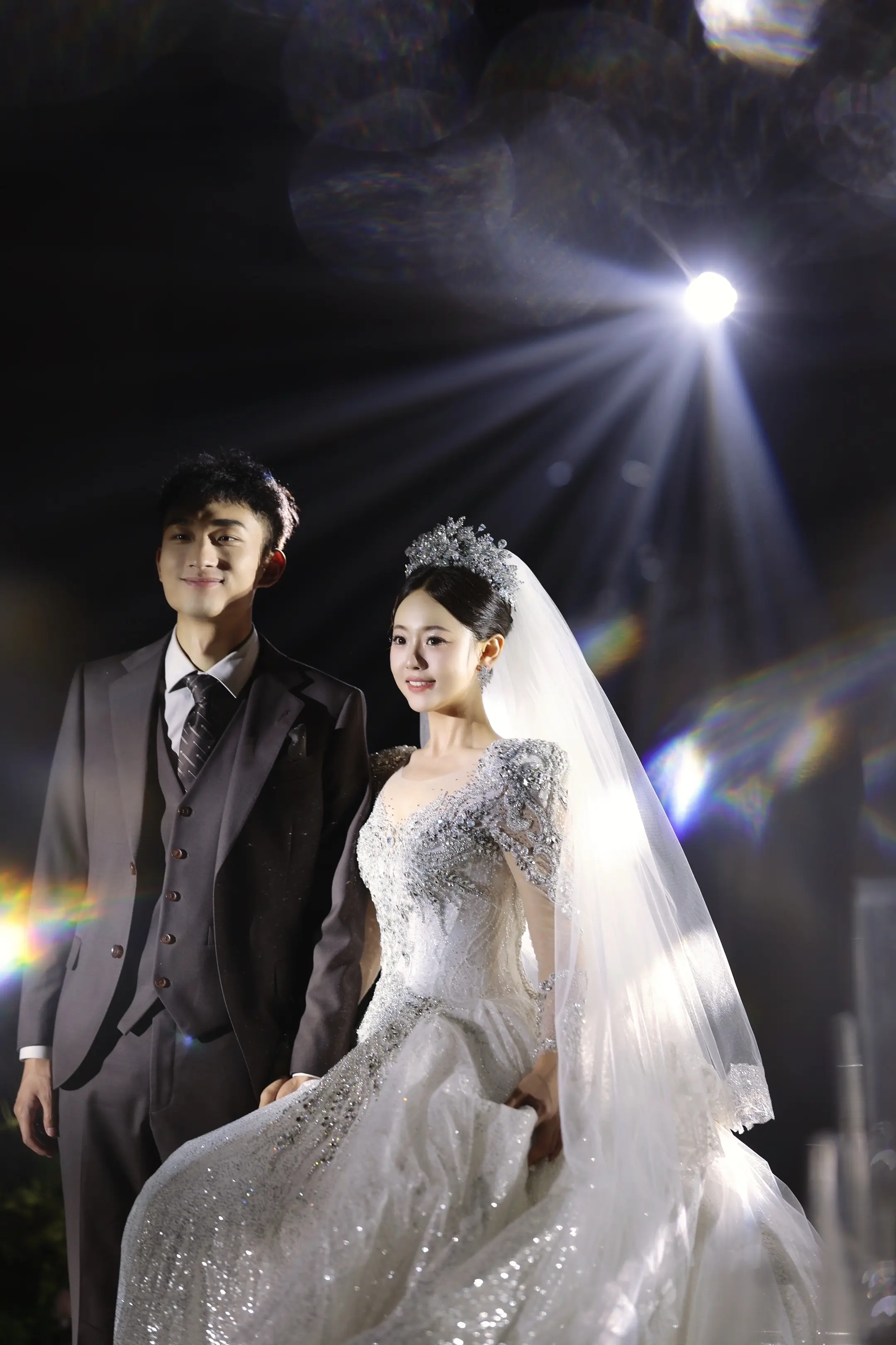 一眨眼结婚已经一周年了。 去年的今天，我还是一个小泪人。