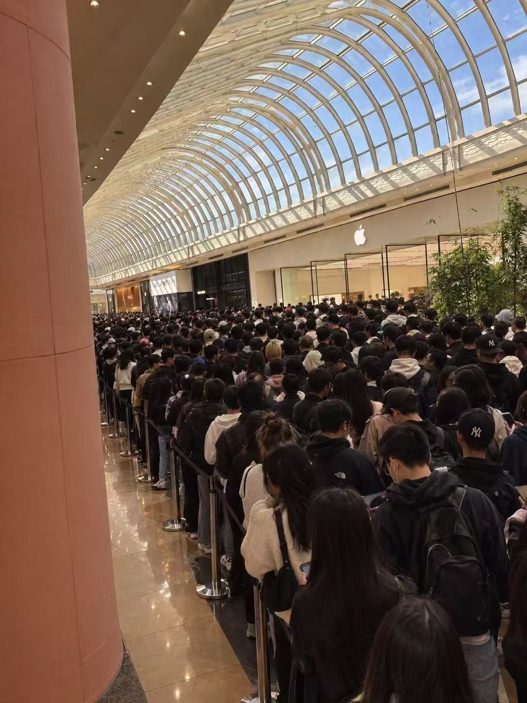 黄牛吐槽iPhone18Pro没人收 难道说这里面一大半都是黄牛？不管怎样，这场