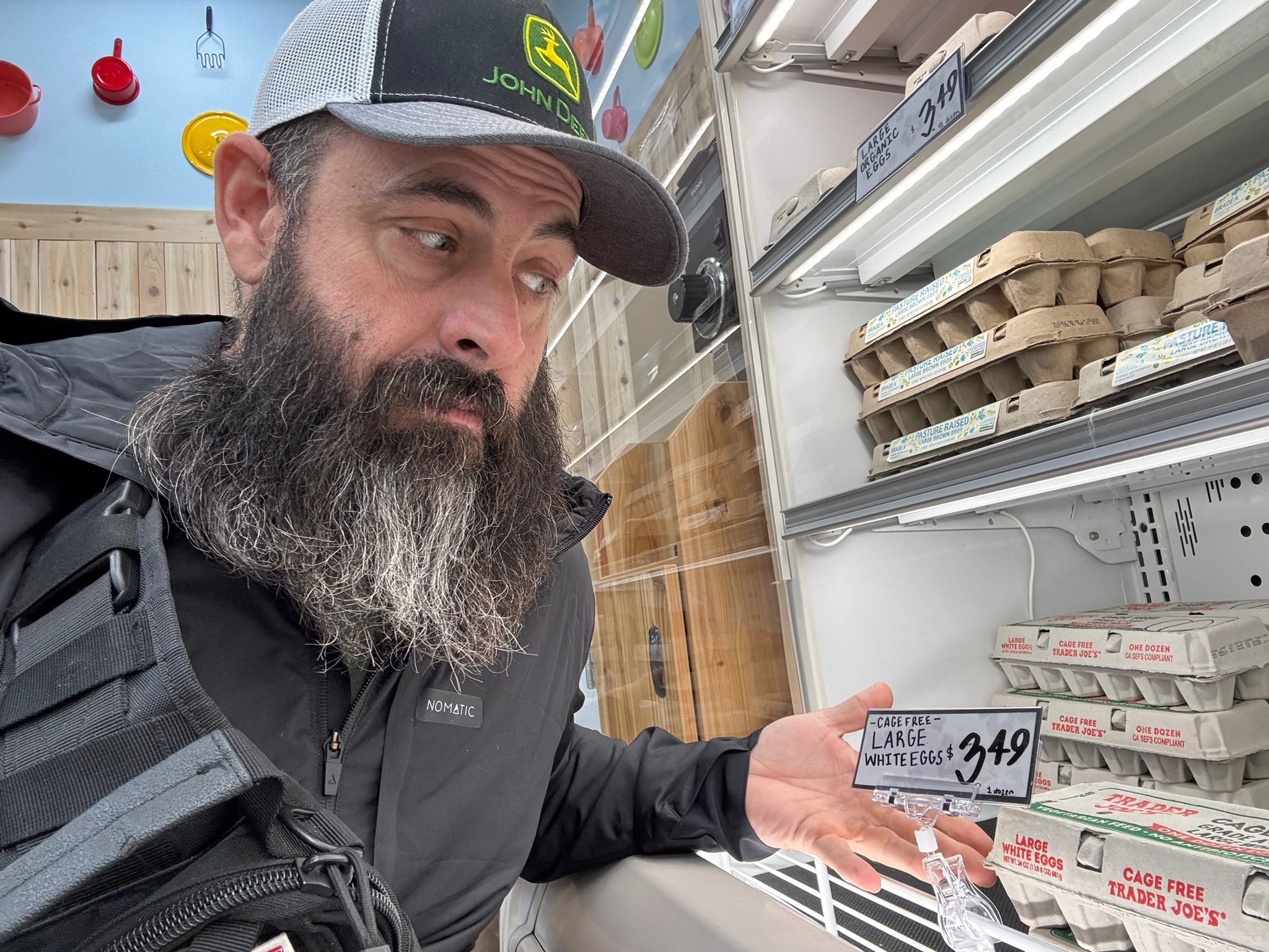 2月12日美国物价，零售商Trader Joe’s售卖的散养大号白壳鸡蛋，一打1