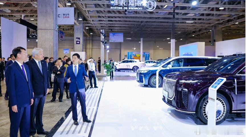 最霸气的华系SUV岚图泰山亮相澳门车展 开启全球化新篇章11月7日，第十五届中国