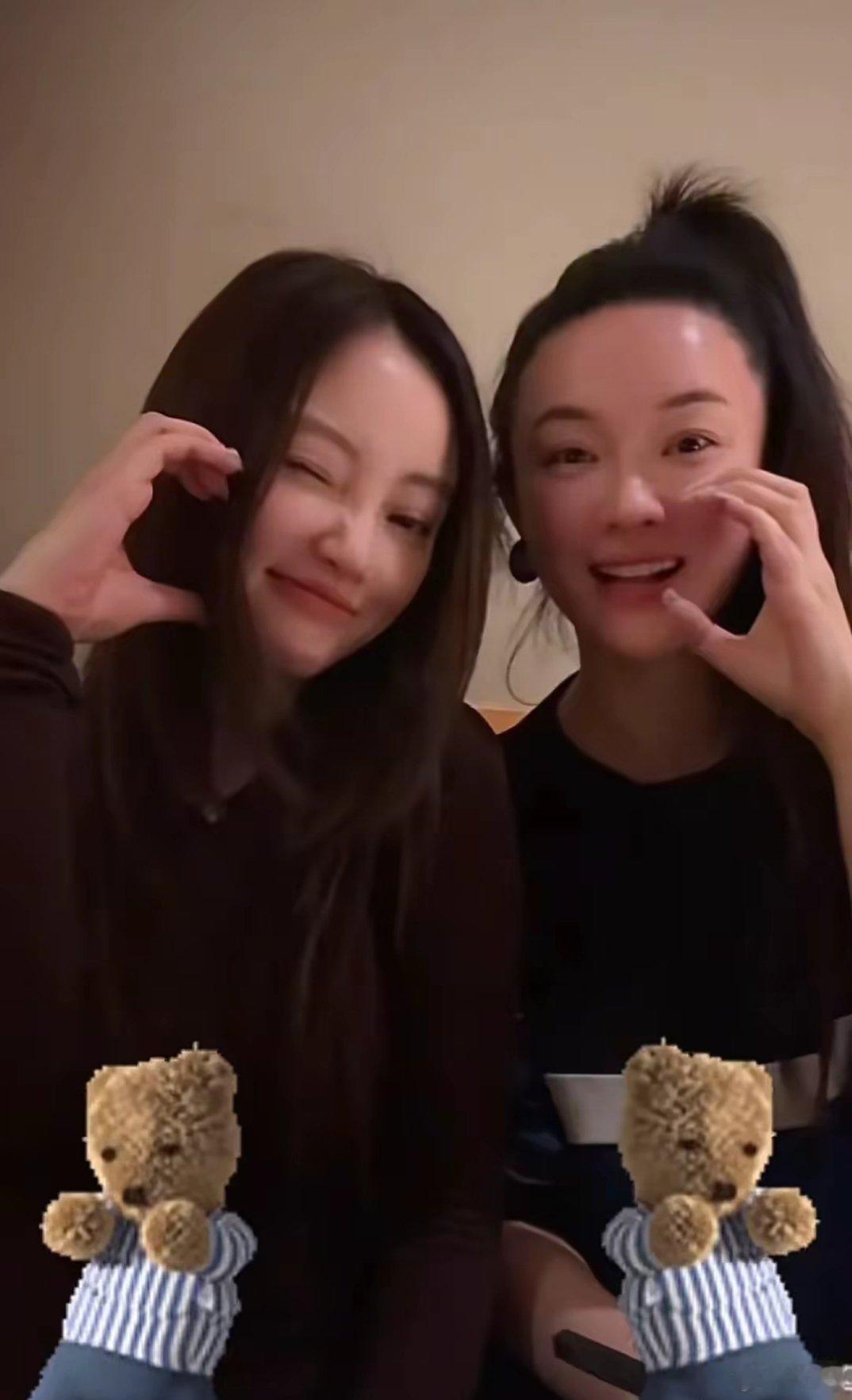 李小璐五一假期和霍思燕相聚，两人真是姐妹情深，一起跳手势舞！ ​​​