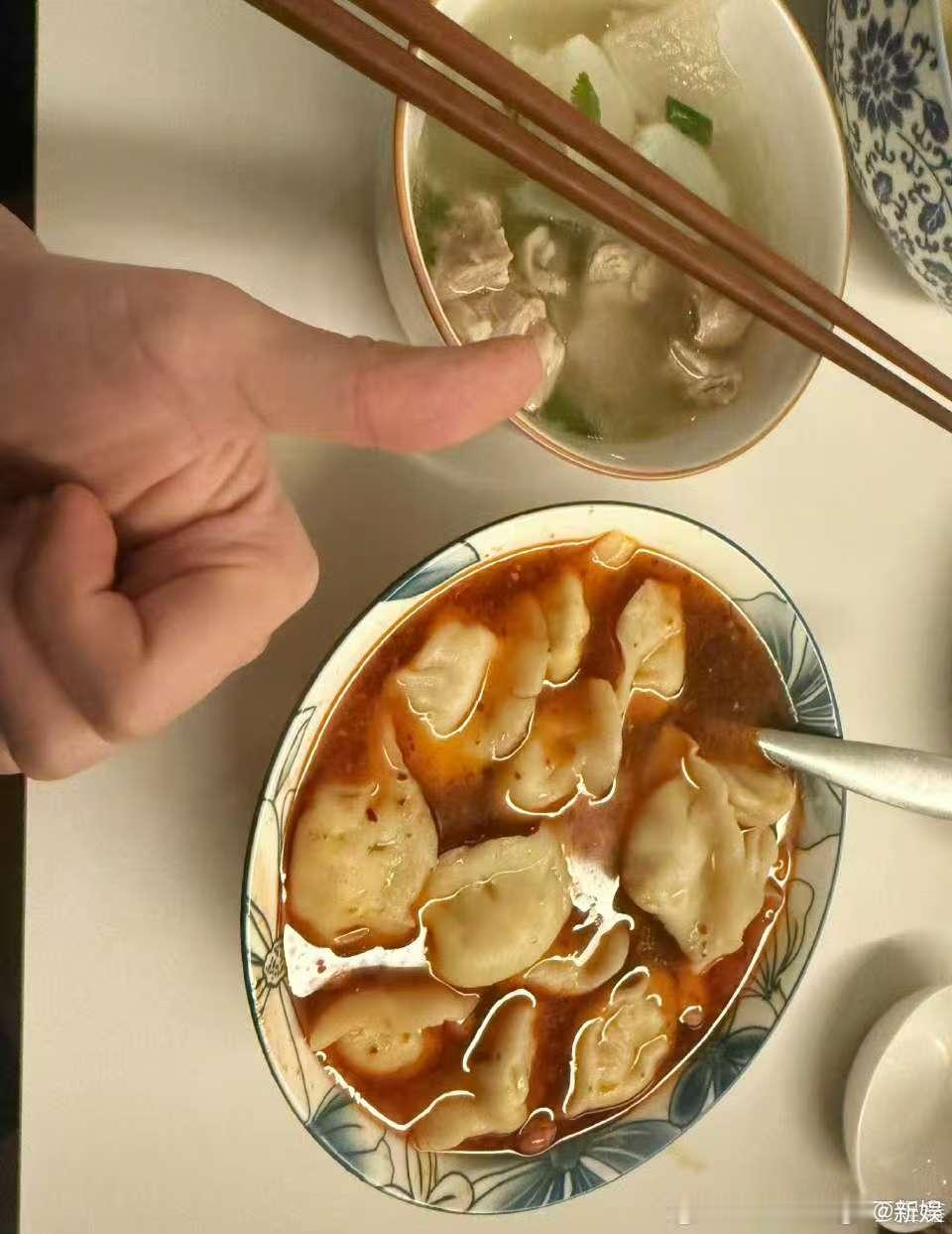 丁程鑫羊肉汤配饺子 丁程鑫今日份日常分享，冬至就是要吃饺砸~溢出屏幕的温暖，冬至