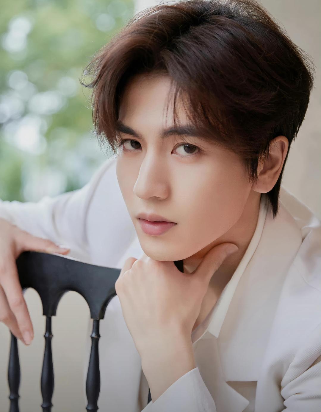 张凌赫高考620分然后去演戏了— 内娱最学霸的"意外"娱乐 明星