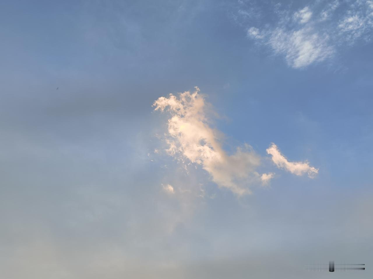 修行人为什么要多看看天空？也为什么要多看看镜子？
天空的颜色，和我们大脑高维度空