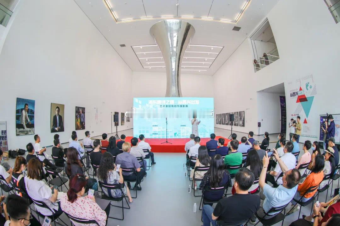 解锁滨江共富密码 在这诗意盎然的春夏之交，6月8日上午，高新区（滨江）在宝龙艺术