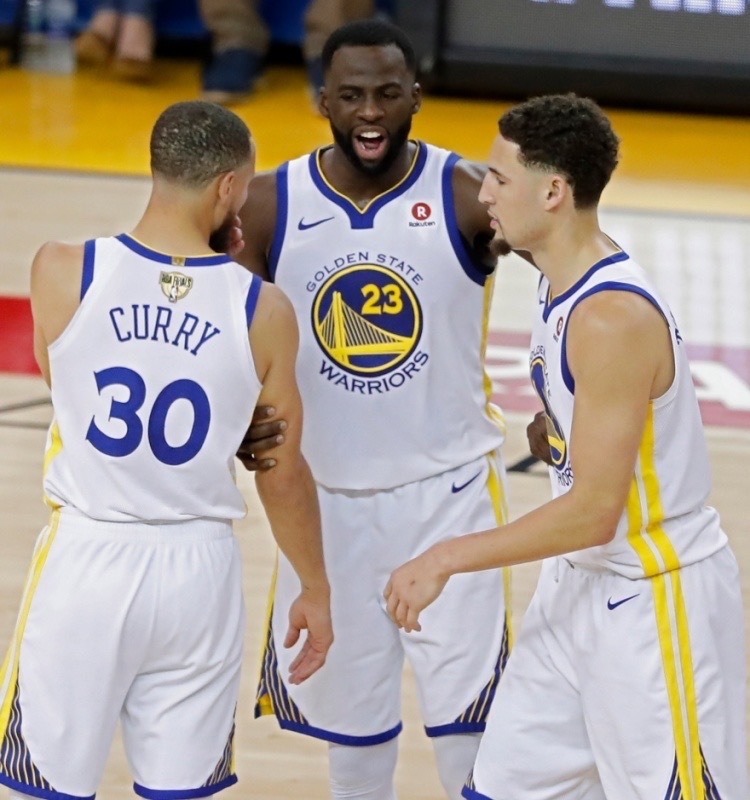 勇士73胜统治力库里NBA相当夸张！16年勇士82场常规赛有31场三节结束领先1